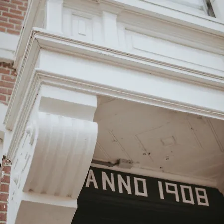 Boutique First Χάγη