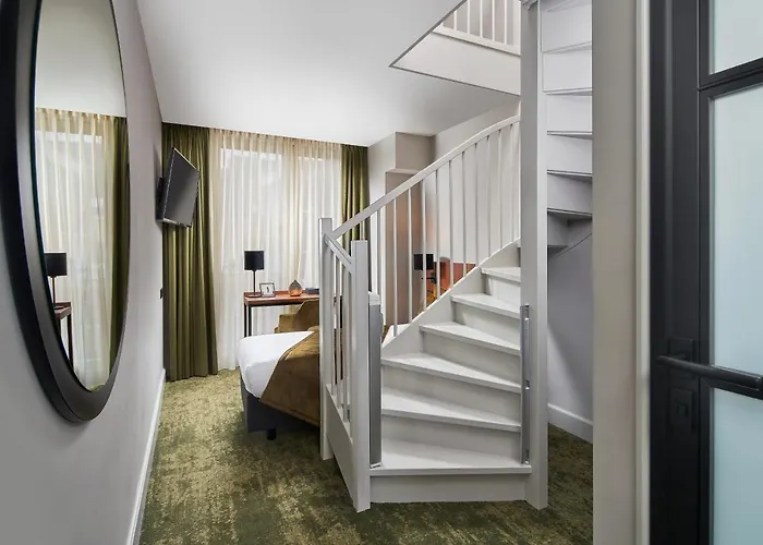 Boutique First Ξενοδοχείο 4*